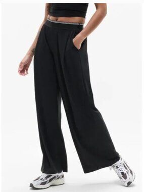 NWT Athleta Stratosphere High Rise Pull On Wide Leg Pant - Black - Med